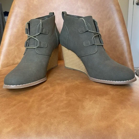 NAUTICA Gray / dark green Wedge Ankle Boots, size 8. - Picture 9 of 13